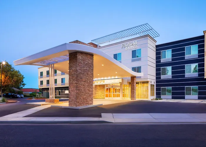 Hotels with pool Fairfield Inn & Suites By Marriott Fresno North/Shaw Avenue