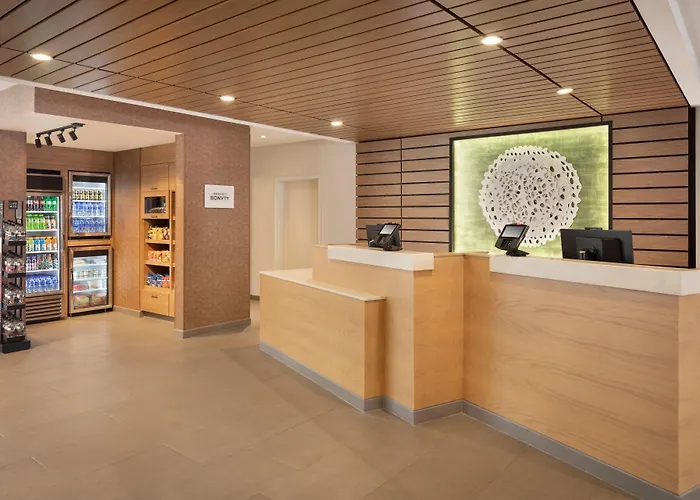 Hotels with pool Fairfield Inn & Suites By Marriott Fresno North/Shaw Avenue