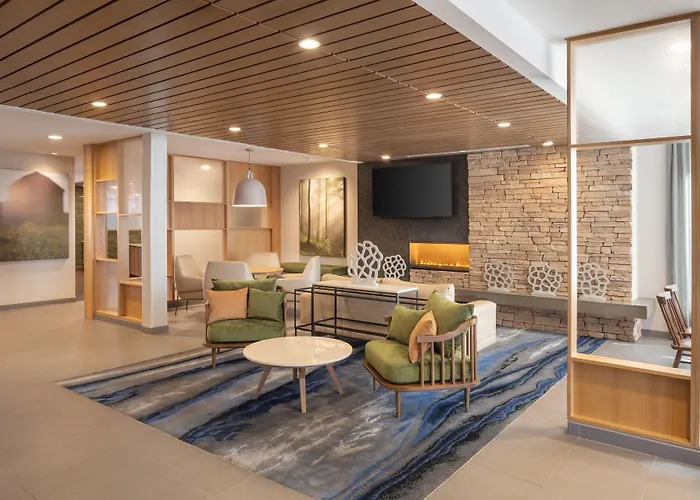 Hotels with pool Fairfield Inn & Suites By Marriott Fresno North/Shaw Avenue