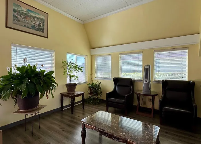 Motel: Economy Inn Fresno Yosemite